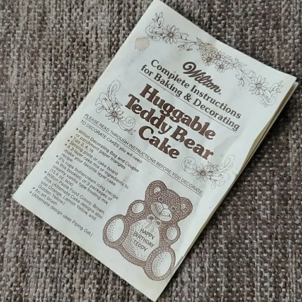 Wilson | 1982 Huggable Teddy Bear Pan
